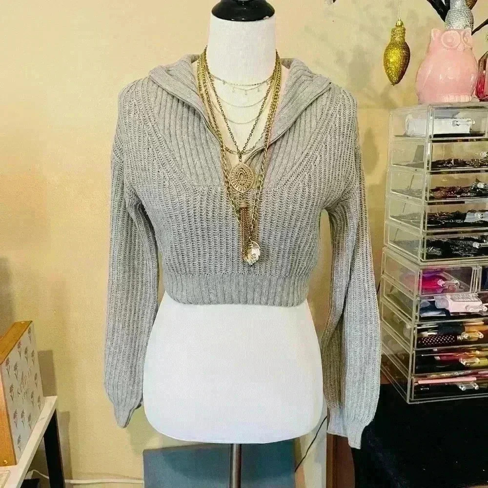 Junior’s Gray Cropped Half Zip Pullover